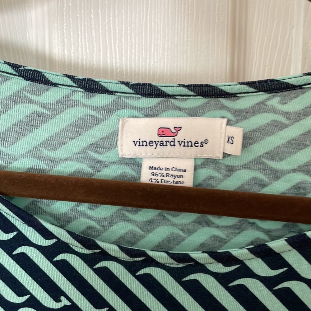 Like new vineyard vines dress, worn only once, size extra small. Just gorgeous! - Picture 2 of 12